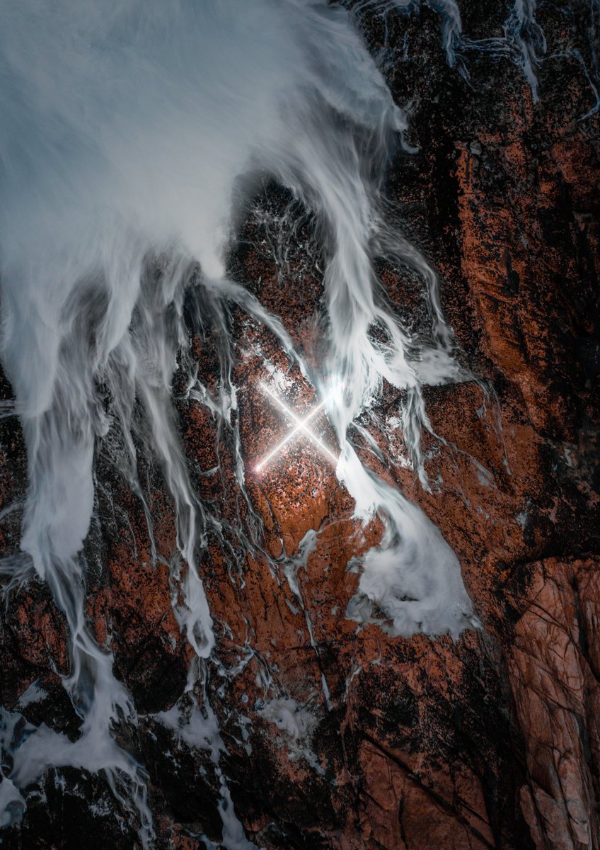 blairsugarman1's tweet image. Gm/ga/ge/gn/g whizz depending on time and excitement level. 

Here’s the final set of photos from @jsrpixel and myself using @LumeCube and two @DJIGlobal drones for top down light painting. 

Next we’re aiming for a full game of noughts and crosses…

#nftart #drone #nftphoto