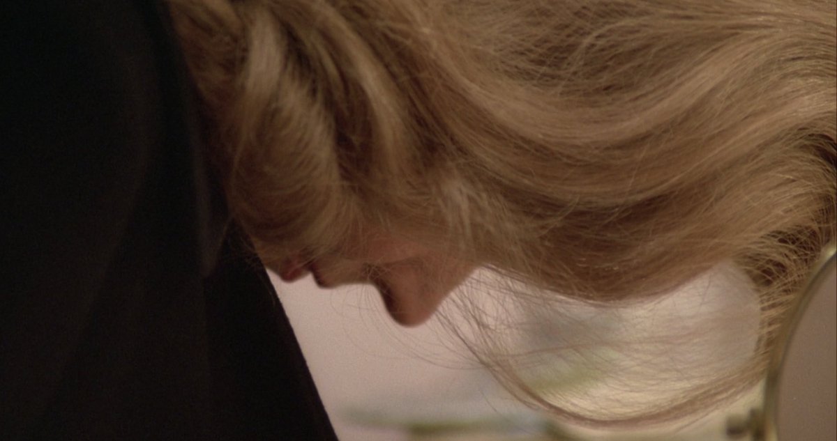 oldfilmsflicker's tweet photo. Opening Night, 1977 (dir. John Cassavetes) https://t.co/T9arH57e1G