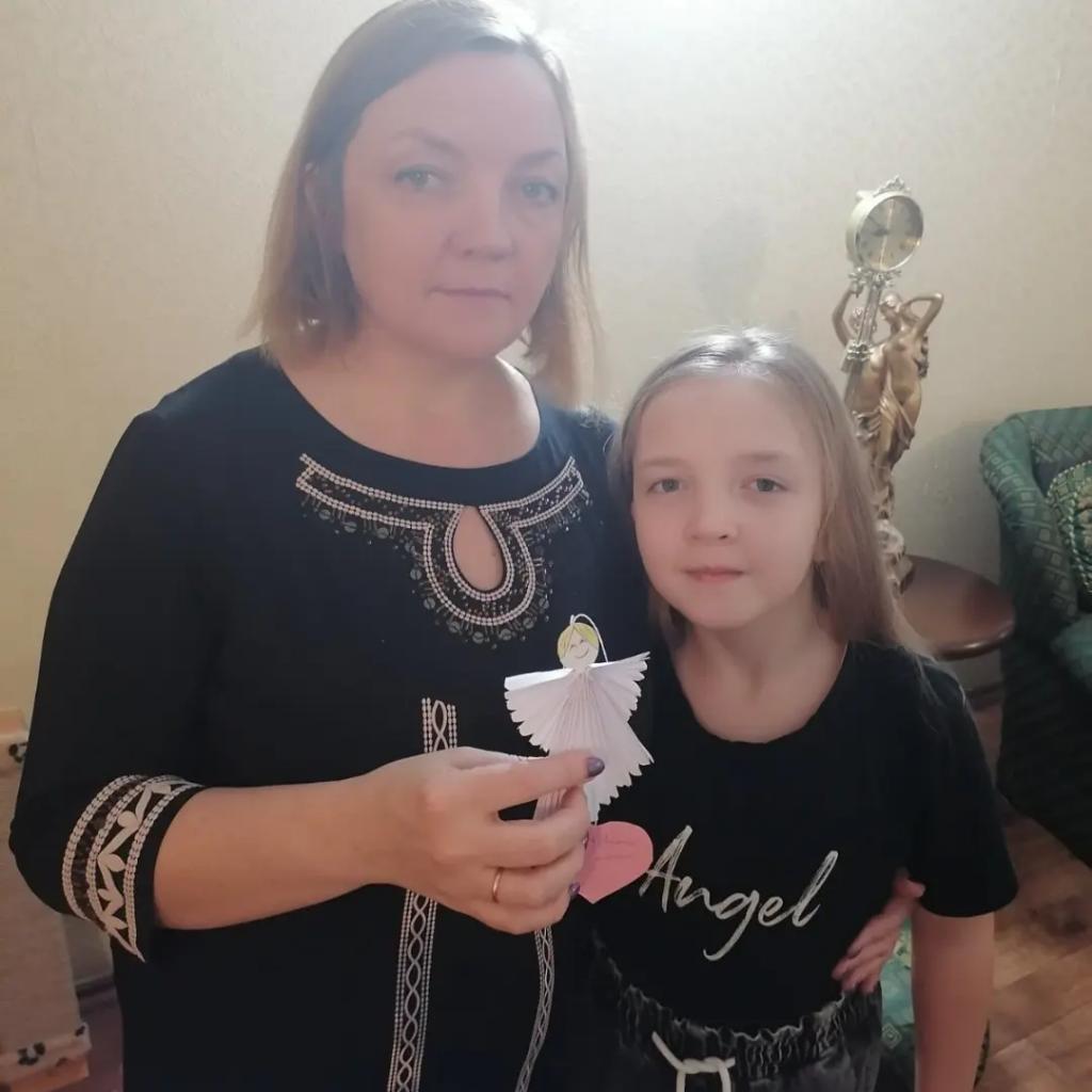 Учащиеся 3-а класса приняли участие в городской акции "Жизнь - важнее скорости" Ребята изготовили "обереги безопасности" и подарили их родителям.