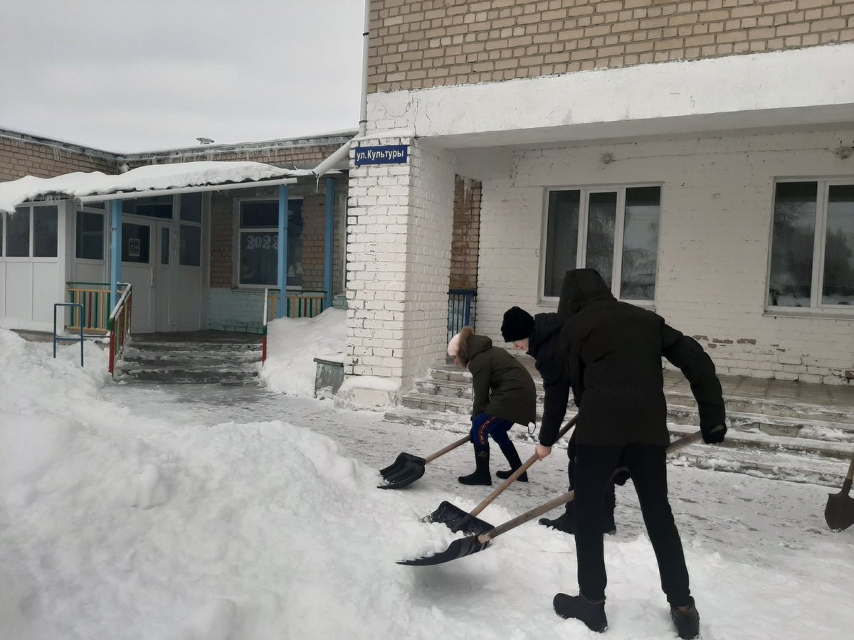 ✅Организация временной занятости несовершеннолетних гражданам в возрасте от 14 до 18 лет в свободное от учёбы время - одно из направлений деятельности службы занятости
👍🏻14 подростков приступили к работе в свободное от учебы время.