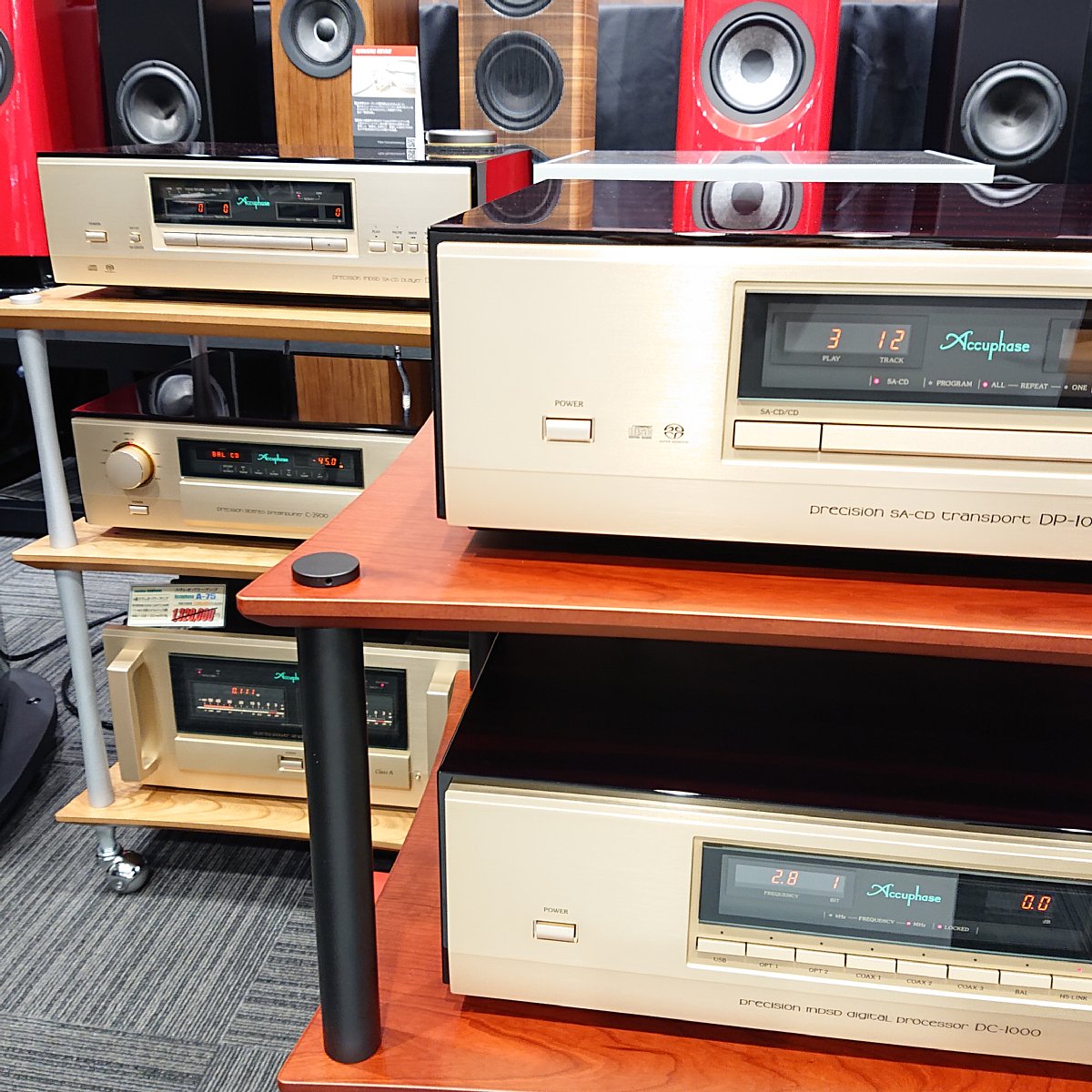audiounionOSAKA's tweet photo. 【Accuphase DP-1000+DC-1000 期間限定展示中】
一体型プレーヤーと一線を引くリアルサウンド!
ソフトの情報量が多くなった今真価が問われますね。
そして、アルミ削り出しトレイ… 個人的に大好きです。
#Accuphase #DP1000 #DC1000 #SACD #CDプレーヤー #オーディオ #オーディオユニオン #大阪 https://t.co/kIcC69wfIu
