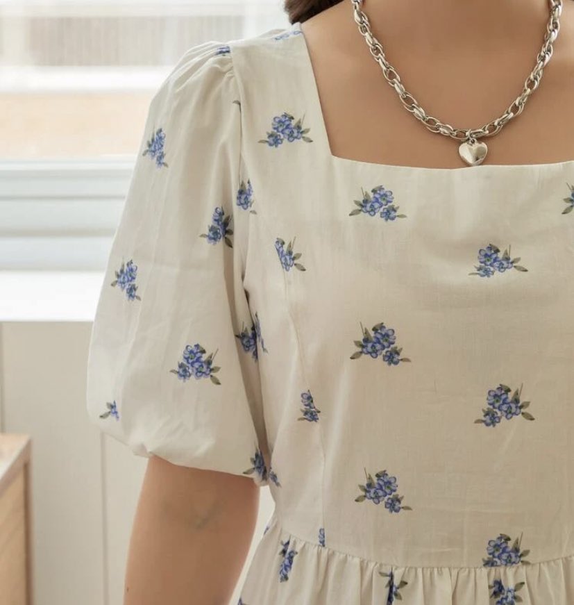 يحدّثني الصباح حديثُ فأْلٍ
بأن الحُزنَ يعقبه ابتهاجُ
ويُخبرني مُحيّا الشمس طلقاً
ألا إن الكروب لها انفراجُ

#صباح_الخير 

🌤💙