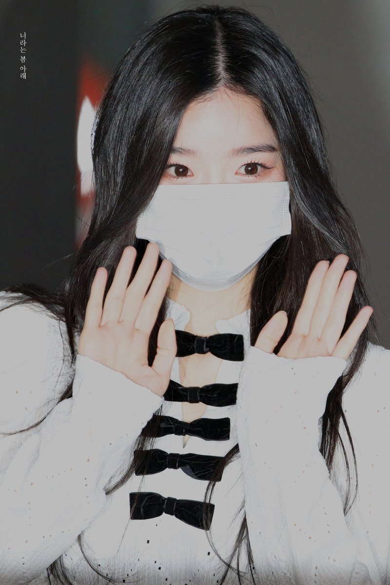 220124
사람이 이렇게 예쁠 수 있다는 걸 너를 통해 깨달았어
#김유연 #유연