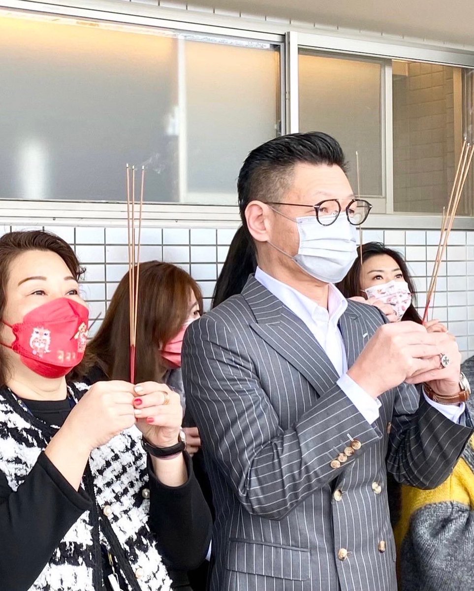 dolphingp2021's tweet photo. 10th day of chinese new year 
Dolphin Logistics Executive Vice Chairman, Kevin, is leading our managers to wish all good luck of beginning https://t.co/4r1aWqWc4o