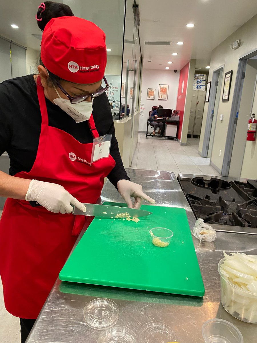 LosAngelesHTA's tweet image. The HTA Prep Cook Class learned how to marinate and prepare mixes for the marinate. #prepcooks #culinaryarts