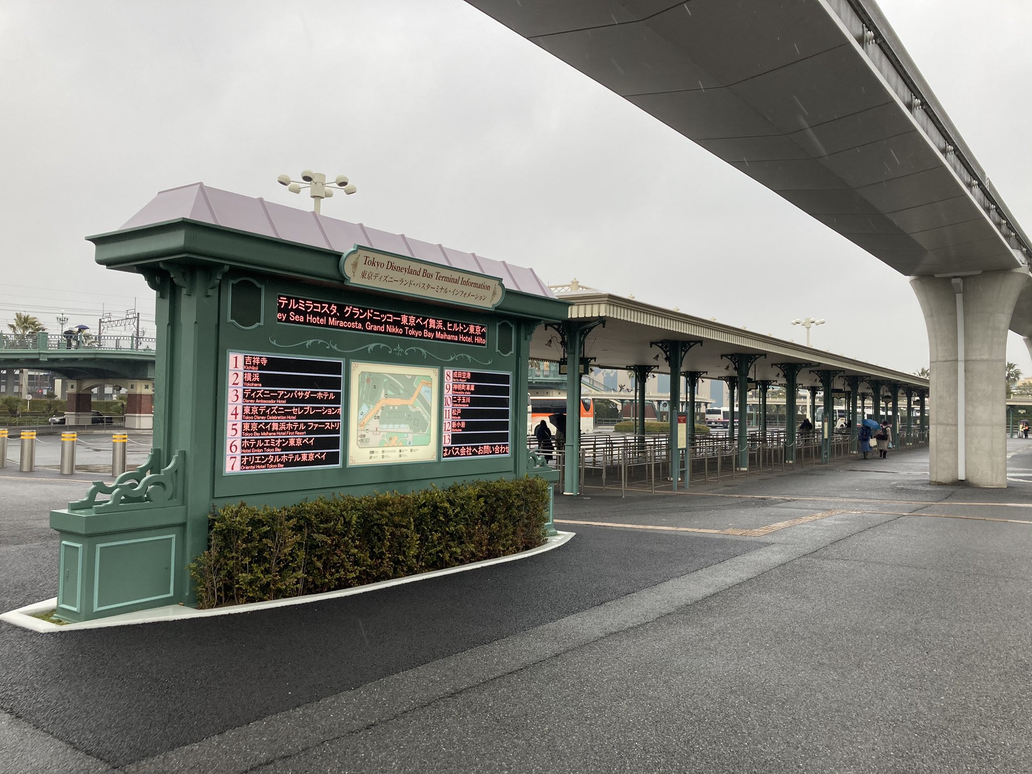 Twitter 上的 Yoshi 東京ディズニーリゾート バスターミナルの発車案内 Led電光掲示板 行き先のみ永遠に表示されてる 行き先英語部分はドット打ち可能 T Co Henkcjb9jr T Co Smmjttgvjn Twitter