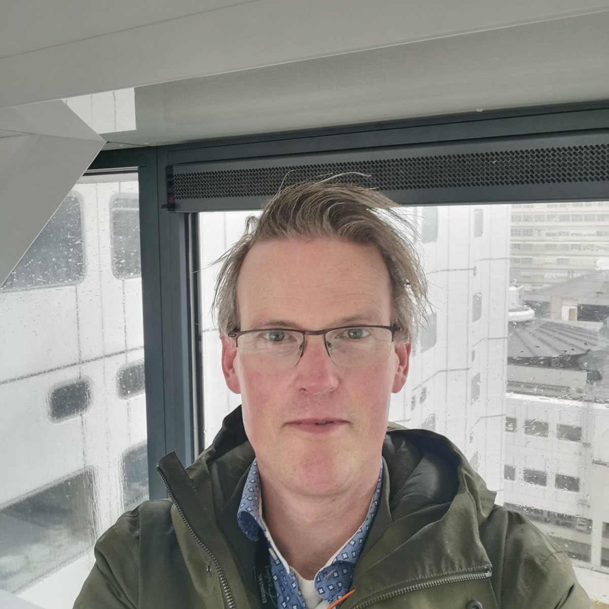 Veel zorgmedewerkers krijgen in toenemende mate te maken met geweld en agressie op de werkvloer. En dat is ontoelaatbaar, zo vindt ook Aart Leegwater, coördinator Agressie- en Geweldsbeleid in het <a href="/ErasmusMC/">Erasmus MC</a>. Hij ontwikkelde een online klinische les: staz.nl/veiligezorg/on…