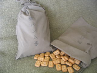 war_only's tweet image. Канпан – японские армейские галеты. История создания, эксперименты на людях и практика применения... 

war-only.com/kanpan-yaponsk…