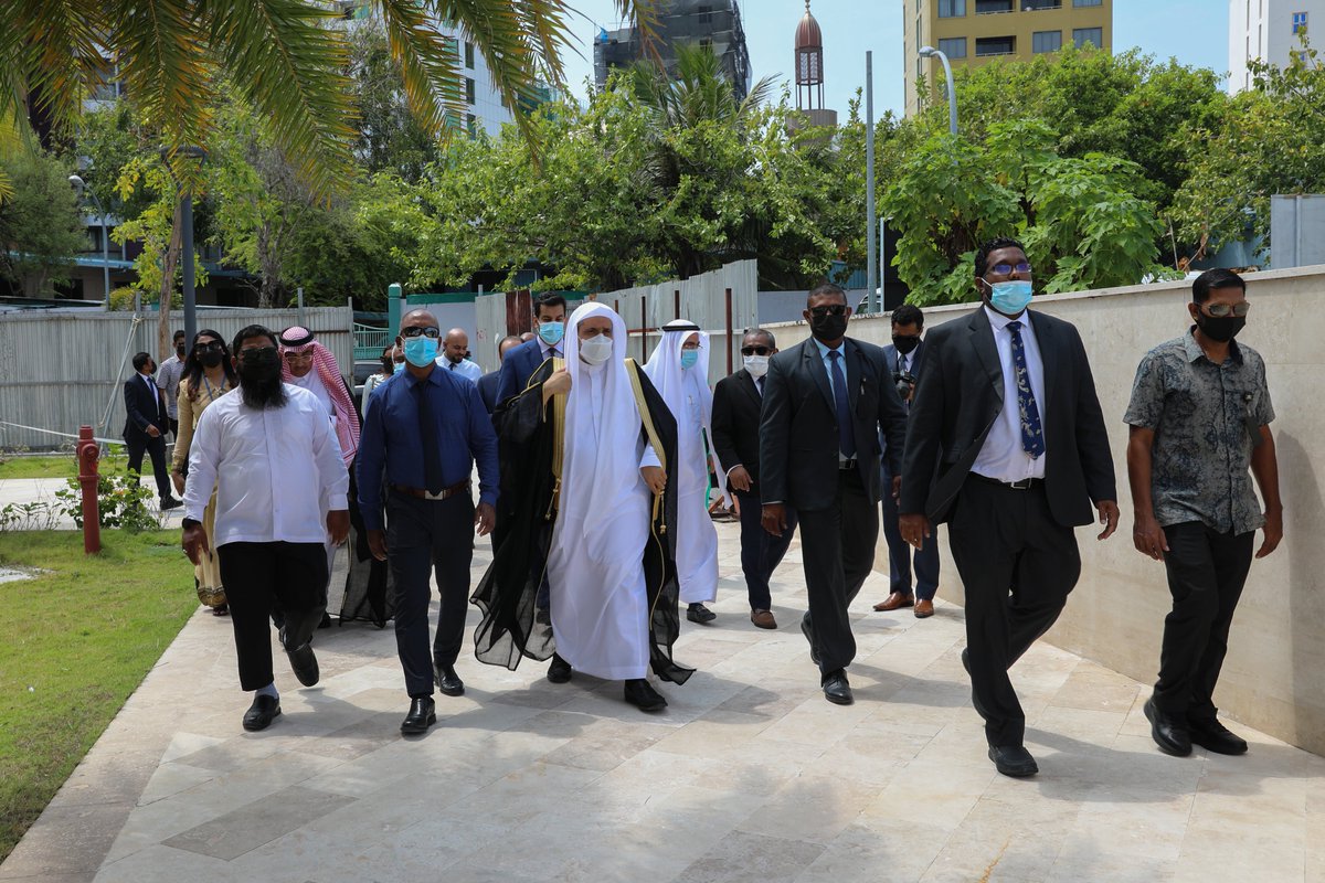 MVIaffairs's tweet photo. ޑރ. އައްޝައިޚް މުޙައްމަދު ބިން ޢަބްދުލްކަރީމް އަލް-އީސާ
މުސްލިމް ވޯލްޑް ލީގުގެ ސެކްރެޓަރީ ޖެނެރަލް  ކިންގް ސަލްމާނު މިސްކިތަށް ޒިޔާރަތް ކުރެއްވުން
10 ފެބުރުވަރީ 2022
#MVIaffairs #Dharus https://t.co/bn7UI3ODmt