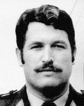 LopezMirasF's tweet photo. Hace 30 años, ETA asesinaba en Murcia a Ángel García Rabadán. 

Entonces, todos condenábamos el terrorismo. Hoy, algunos otorgan privilegios a los presos de la banda y pactan con sus herederos políticos. 

Todo mi apoyo a las víctimas. 
Memoria, dignidad y justicia. No olvidamos. https://t.co/FH5yErsGD9