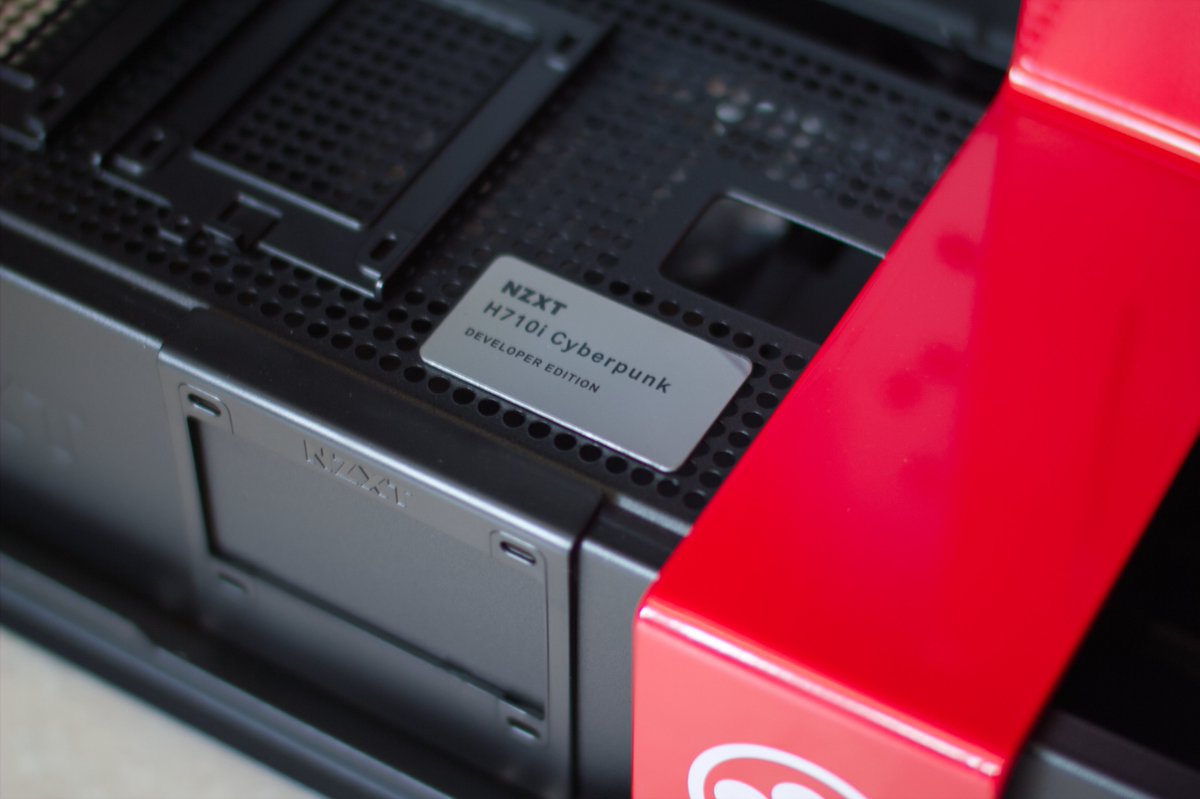 SventraPopizz's tweet photo. Thank you @CyberpunkGame @CDPROJEKTRED and @NZXT! Finally received the case which is looking soooo good! Got some cool stuff too! Thank to everyone who made the game and it's still working on it ❤️
I'll build it live on my YT https://t.co/1HpOkAeGJz! https://t.co/5h1DPHkssc