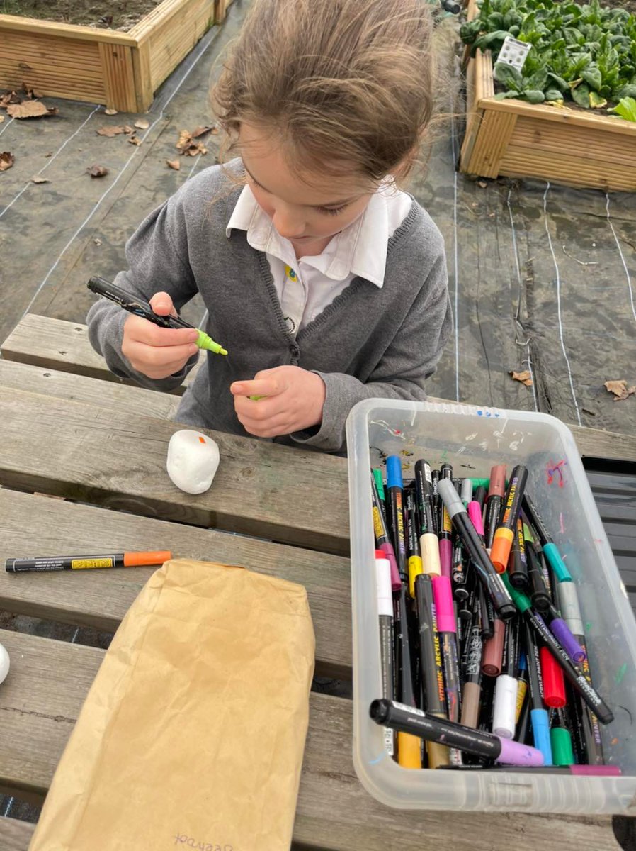 Red Robin Family Fun Club ... Do you and your children LOVE being outdoors in the garden? We have such an amazing space for growing at Arbourthorne Community Primary School and we need lots of hands to help maintain it!

DM for info! 

<a href="/MCDTSheffield/">MCDT</a> <a href="/ArbourthorneCPS/">Arbourthorne Primary/ An Even Better Arbourthorne</a> <a href="/vasnews/">Voluntary Action Sheffield</a>
