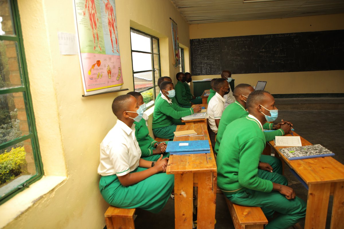 Umunyamabanga wa Leta ushinzwe Amashuri Abanza n'Ayisumbuye <a href="/gtwagirayezu/">Gaspard Twagirayezu</a> yagiriye uruzinduko mu Ntara y'Amajyepfo ahereye mu Karere ka <a href="/Nyamagabe/">Nyamagabe District</a> aho yasuye ishuri rya GS Kigeme A. Kuri iri shuri by'umwihariko yaganiriye n'abanyeshuri biga porogaramu y'abafasha b'abaforomo.