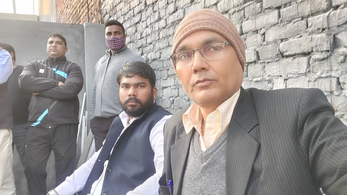 malik_raheesh's tweet photo. रूड़की उत्तराखंड में तावड़ तोड़ सभा करते हुए प्रदेश प्रभारी रईस अहमद मलिक आजाद समाज पार्टी जिंदाबाद भाई चंद्रशेखर आज़ाद जिंदाबाद चुनाव चिन्ह केतली प्रत्याशी गुलबहार भाई जिन्दाबाद हिमांशु बाल्मिकी जिन्दाबाद https://t.co/UrrO1ux8pP