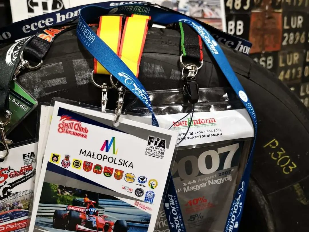 MuzeumTablic's tweet photo. Thank you so much Irena and Robert Steć for the meeting and items to museum!
Avon tyre from Lola T96/50
Michelin rain tyre from Dallara F398.
Posters, photography and... Ticket from first Robert Kubica race in F1!
#MuzeumTablic #MTRiPwŻ #MTRiPwZ #RobertSteć #FormułaF3000 #F3000 https://t.co/rNpZVcslgq
