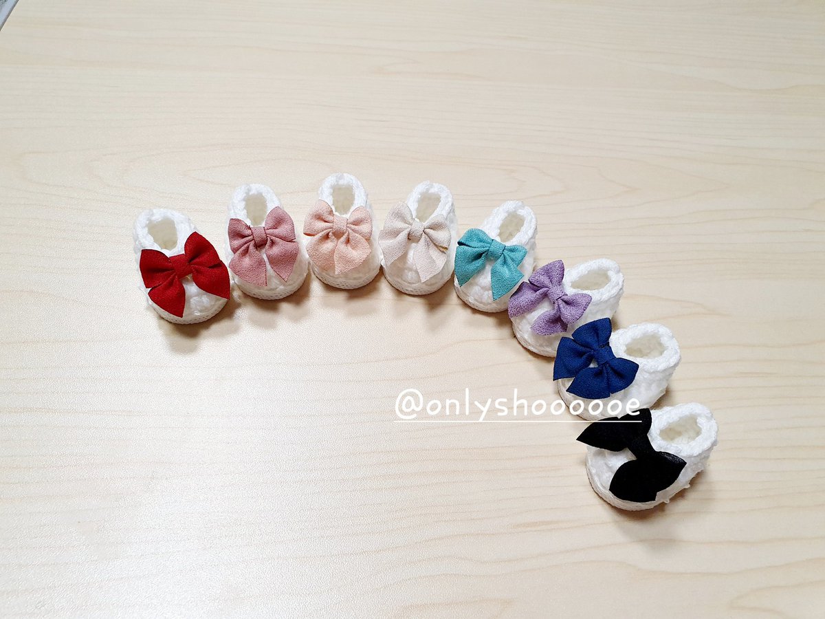 사진을 잘못올렸..🥲(폼은정상)
화이트슈 8컬러
노랑리본 -> 빨강리본 
8컬러 입니다🙄