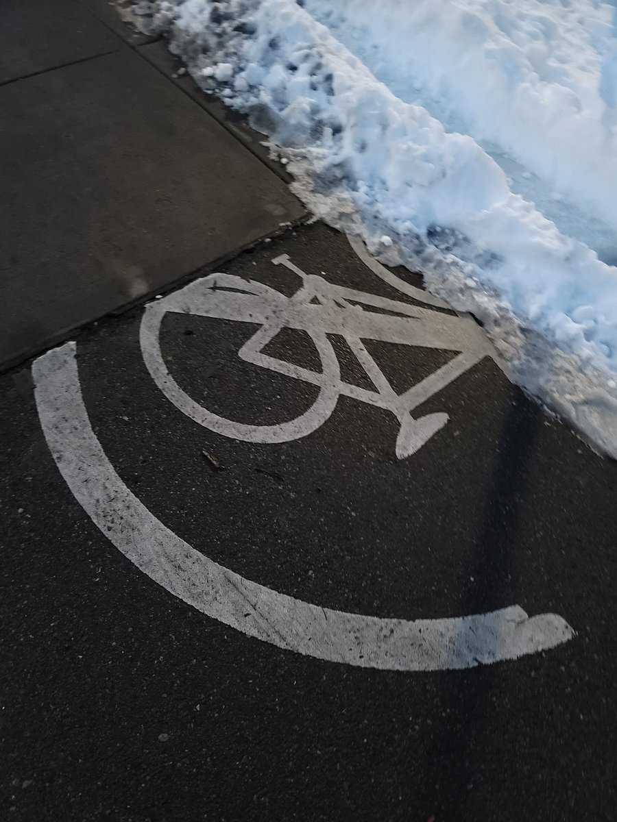 OPSNeighbors's tweet image. And yet @NYC_DOT @NYCParks haven't repainted Ocean Parkway pedestrian lanes since repaving road back in 2017. A scant handful of signs and they think they've done their job. Meanwhile, it's often unsafe to walk due to motorbikes and dangerous cyclists.