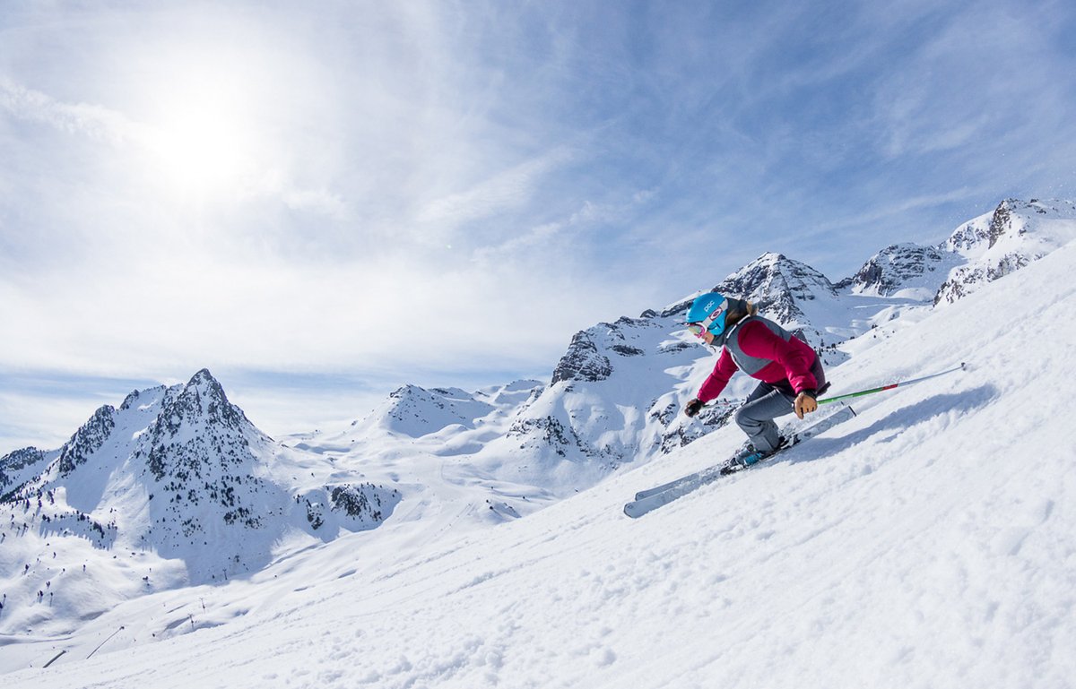 rfegolf's tweet photo. ⛷️⛳️CAMPEONATO NACIONAL DE SKI &amp; GOLF
 
¡Dos grandes deportes unidos por la naturaleza!

La estación @AramonFormigal y el campo de golf de @LasMargasGolf acogerán una nueva edición

📆19-20 marzo 2022 

✅Antesala del Mundial de Ski&amp;Golf 

👉Toda la info https://t.co/GeOmtRpK1Y https://t.co/g7P4iVOWFv