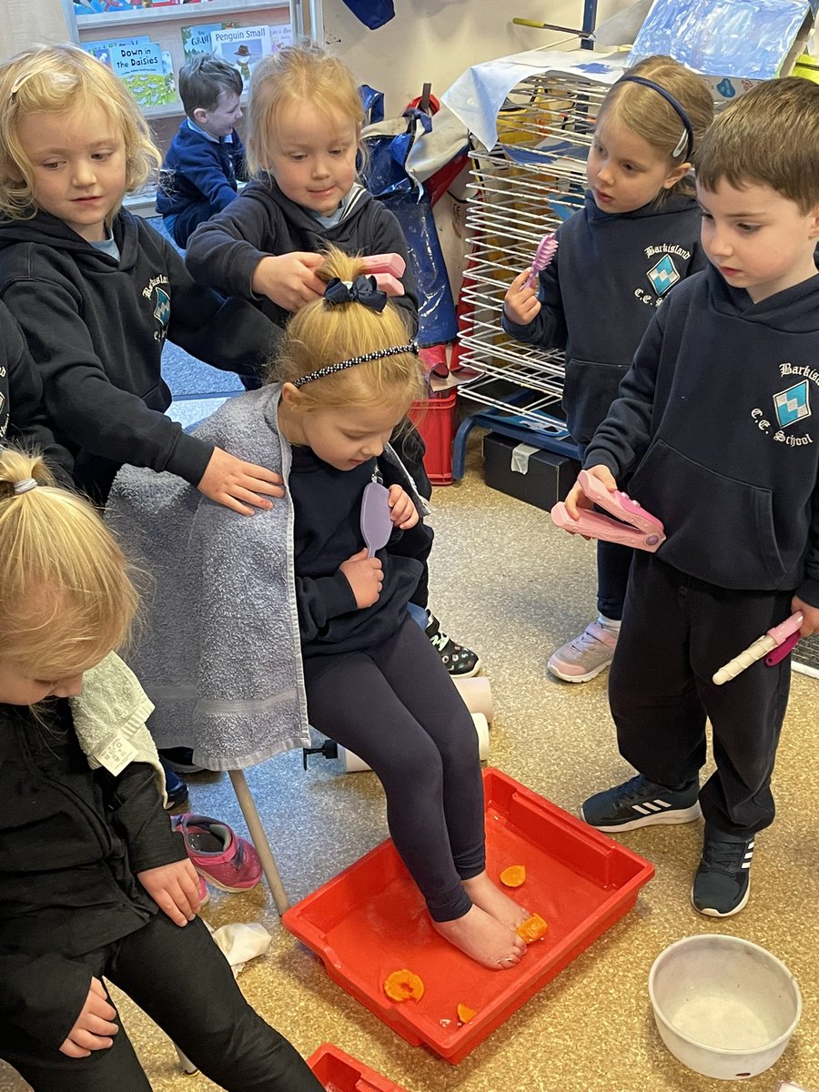 BarkiSchool's tweet photo. EYFS have been thinking about looking after themselves and keeping safe this week. Today we are encouraging mindfulness and relaxation…welcome to Barki Spa! #relaxingtimes #wenurture https://t.co/bIiPnYwi5s