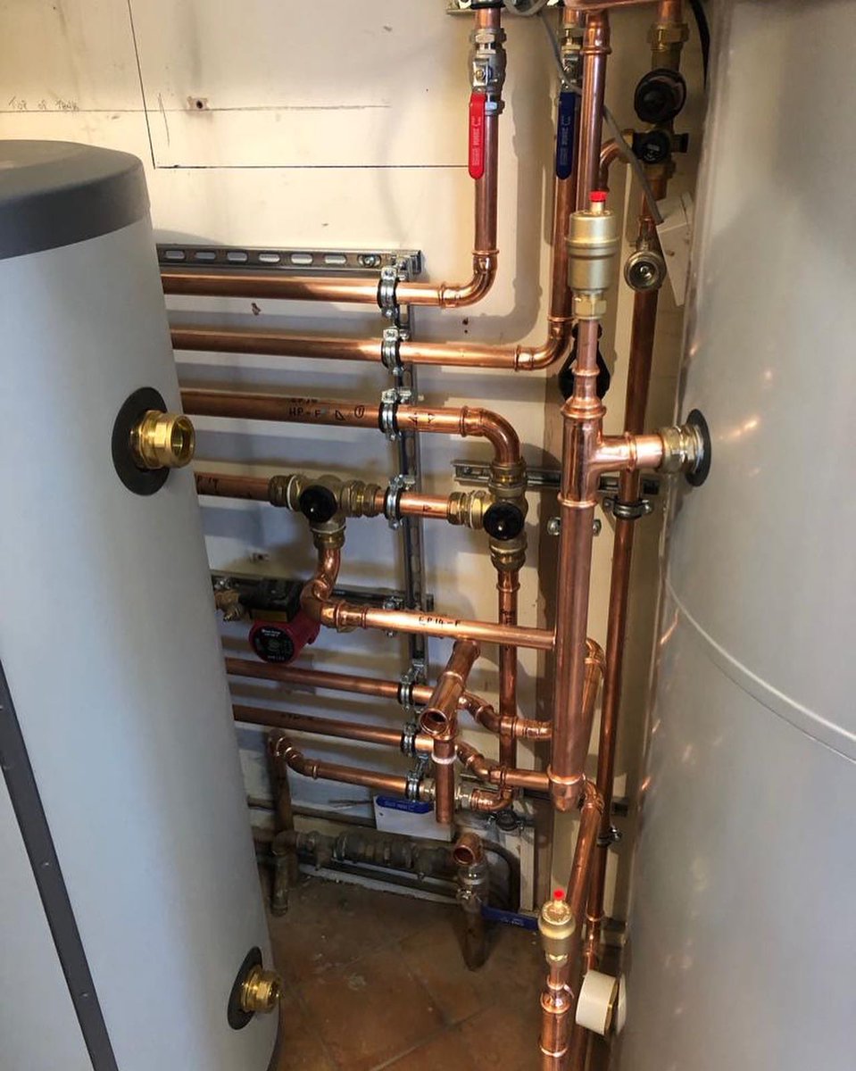 OHRenewables's tweet photo. Plant room pipework for a Nibe F1345 40kW ground source heat pump with 500 litre cylinder using @HiltiGB rail

#pressfitting #mpress #groundsourceheatpumps #airsourceheatpumps #heatingspecialists #renewableenergy #nibe #hilti #orangehouserenewables #shopstamford https://t.co/G5XZ2Tyocn