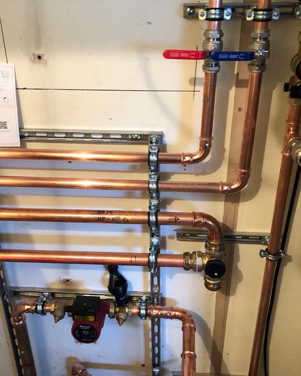 OHRenewables's tweet photo. Plant room pipework for a Nibe F1345 40kW ground source heat pump with 500 litre cylinder using @HiltiGB rail

#pressfitting #mpress #groundsourceheatpumps #airsourceheatpumps #heatingspecialists #renewableenergy #nibe #hilti #orangehouserenewables #shopstamford https://t.co/G5XZ2Tyocn