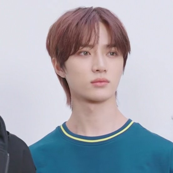 myjoytxt's tweet photo. CHOI BEOMGYU WTFFFJDKD THIS COLOUR SUITS HIM SO WELL IM FKFNDKFJKDFG https://t.co/LNCsxpr1rW