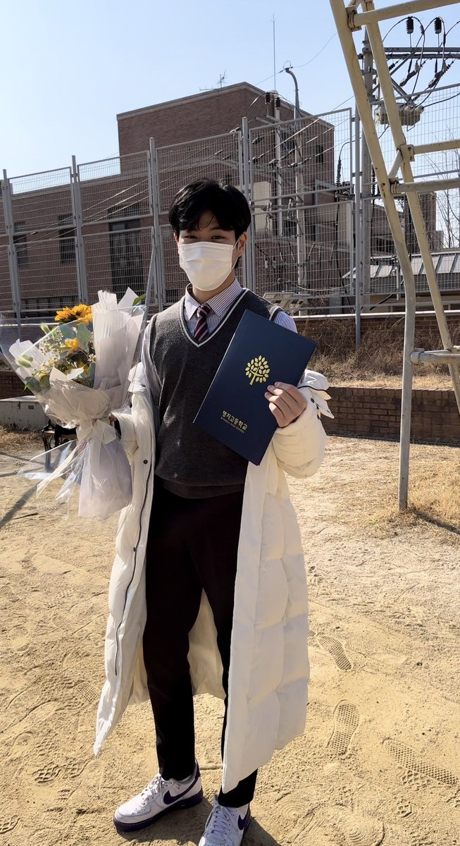 폼폼➰ tweet media