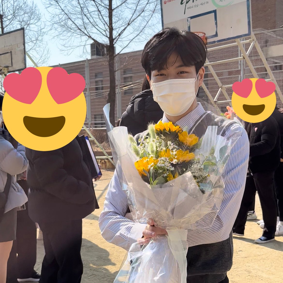 폼폼➰ tweet media