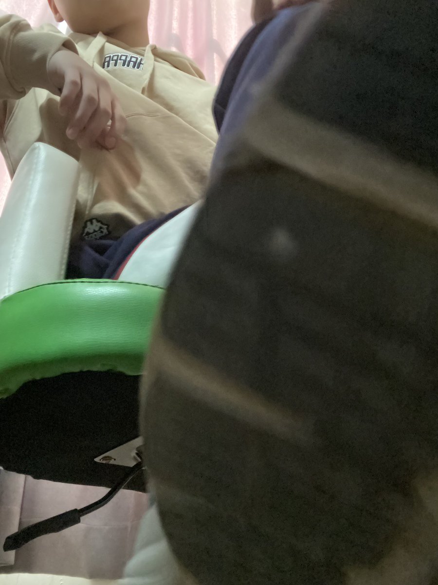 zaq4785693's tweet photo. #男s #爸爸 #贡猪 就喜欢高高在上的感觉 屏幕前的你手又猥琐的自摸呢吧傻逼们操你妈的 看见你们爸爸的鞋底是不是流水了 啊？操你妈的废物 小几把玩意 废物就只能隔着屏幕偷着舔鞋底 操你妈的废物们 https://t.co/3U7B6dC2Gs