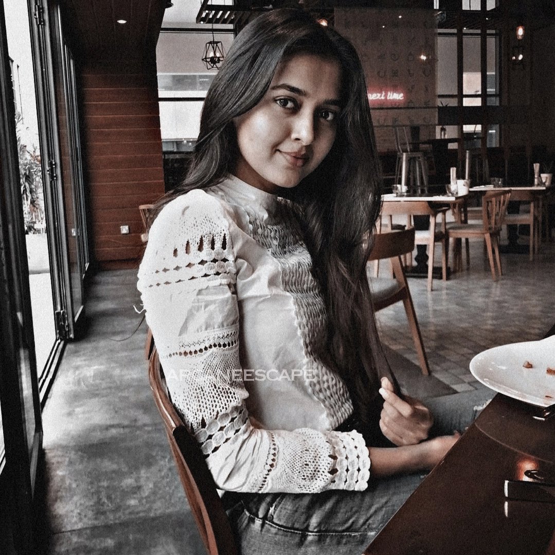 No words to say! #TejasswiPrakash
Outstanding Look!  #TejaTroops #Naagin6 #Naagin6WithTejasswiPrakash