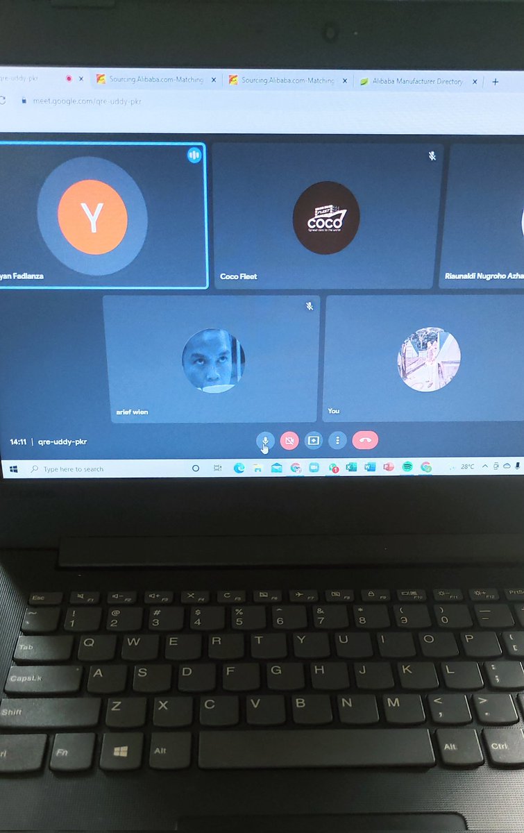 avianananda's tweet photo. Sebenernya nggak terlalu sreg dengan konsep meeting online, cuman dapet konteksnya tapi kurang dapet kedekatan emosionalnya. Apalagi kalo tiba2 ada pemadaman listrik dari PLN yang berakibat wifi down. 

NB : hari ini sudah 2 kali listrik di area Sleman ( Ringroad Monjali ) padam https://t.co/5LQZGGlDid