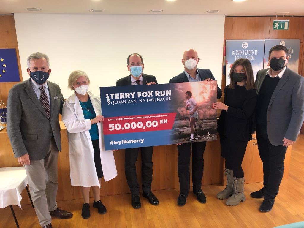 alanbowman42's tweet photo. Very happy to have joined the organizers of the 2021 #Zagreb #TerryFoxRun to donate 50,000 HRK to the “Dr.Mladen Ćepulić” Children’s hospital.
See you at #TerryFoxRun2022!
Très fier d’avoir remis la somme récoltée durant la #CourseTerryFox à l’hôpital pour enfants de Zagreb https://t.co/72fEaxarMo