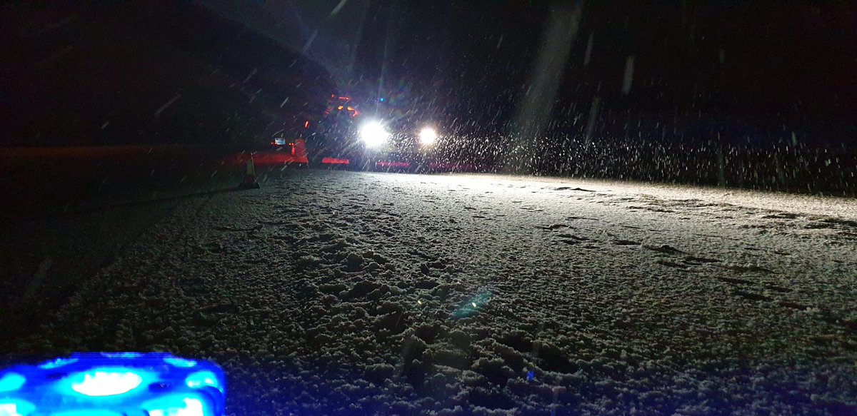 PSOSEastRen's tweet photo. Driver very lucky tonight to be uninjured after a crash on the M77 near J5 tonight. Its not always safe to drive at the speed limit. Drive to the conditions and get home safe.
Driving isn't a Winter Olympic sport.
#TheGlasgowTraffic #RPWest #DriveSafeHomeSafe https://t.co/oSjTDoWsJl
