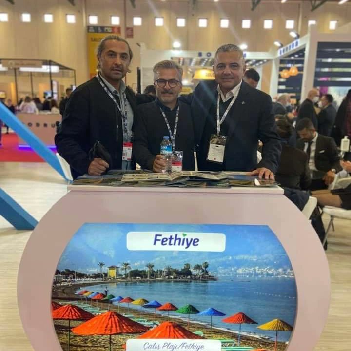 calis_der's tweet photo. Dünyanın en büyük #turizm fuarlarından #Emitt turizm fuarında
#Fethiye standımız Salon-3 / B-352 numaralı alanda yer almaktadır. 12 Şubat Cumartesi gününe kadar ziyaret edebilirsiniz. #calisder #calisplaji #calisbeach #çalışplajı #çalış https://t.co/Hab0NxJe6v