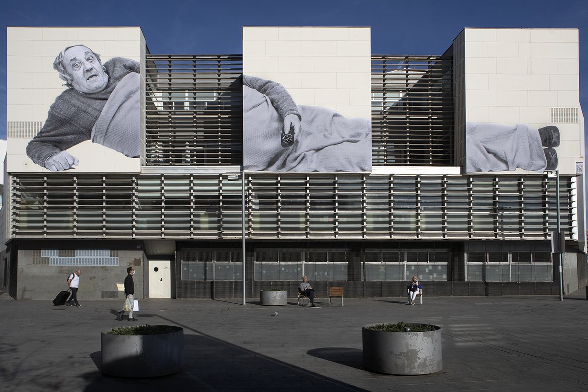 ArrelsFundacio's tweet photo. La història del Germán és tan gran com el mural que l'emmarca a l' @EscolaFortPienc. Ens recorda que hem de trencar prejudicis per entendre que ningú escull no tenir una casa i que junts podem fer possible #ningudormintalcarrer. 
📽️ https://t.co/OnqhypSCmN https://t.co/amBy5yrKlG