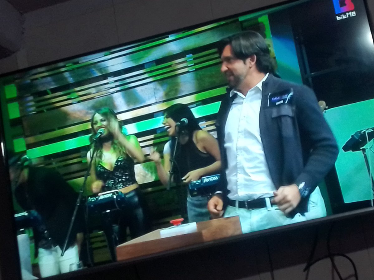 emilianosanches's tweet photo. Que bonito recuerdo amigas @abyade_ y @selfitch_ cantando y pasándola maravilloso en #GameTime junto a @Trendlinemusic 💛🥰💛😘💛😍💛😘🥰💛💛😘🥰💛🥰💛 https://t.co/kTkPlYSmVZ