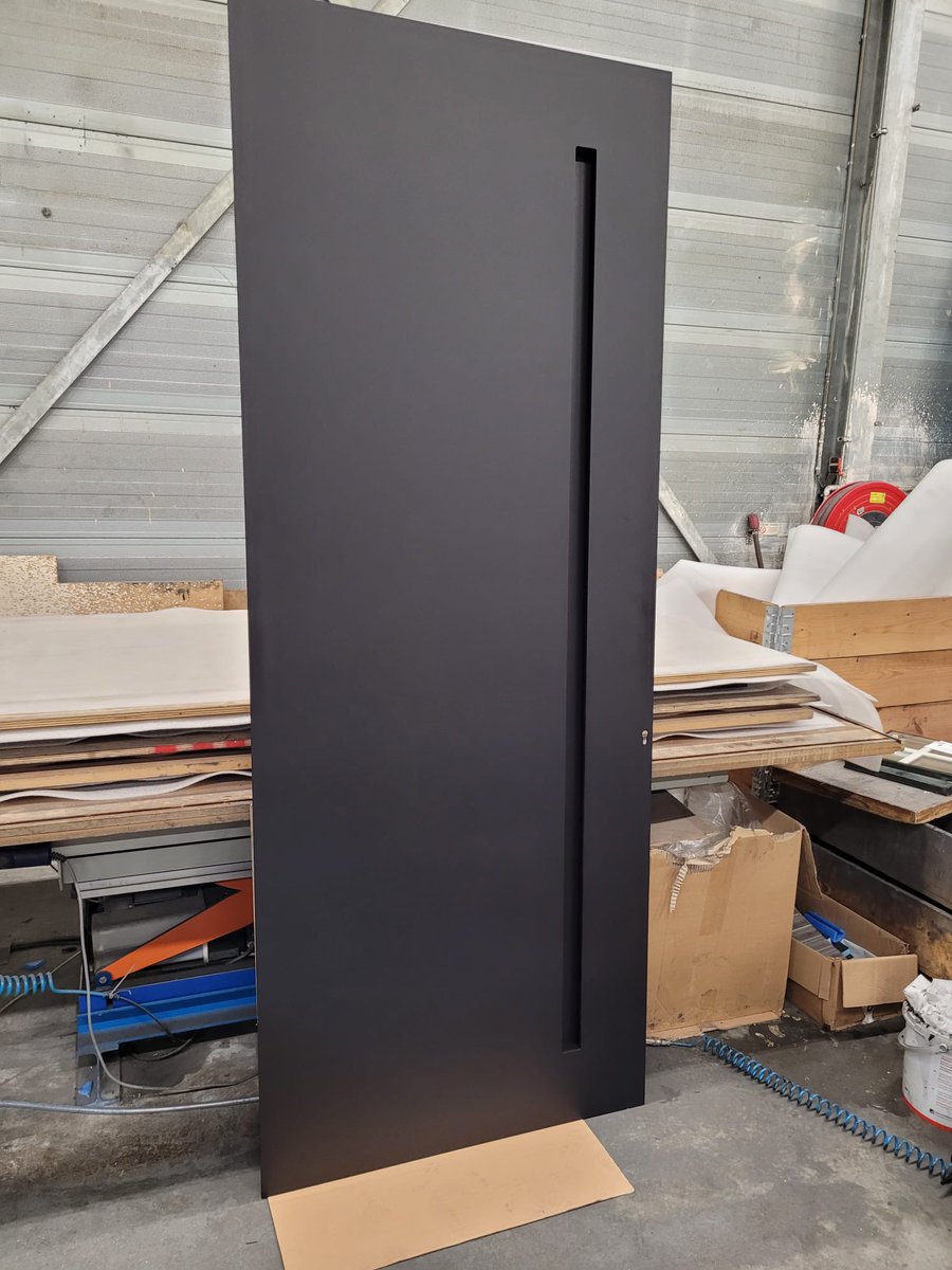 Mooi zwart paneel met onze inliggende greep Wenen #black #paneel #greep #wipaco