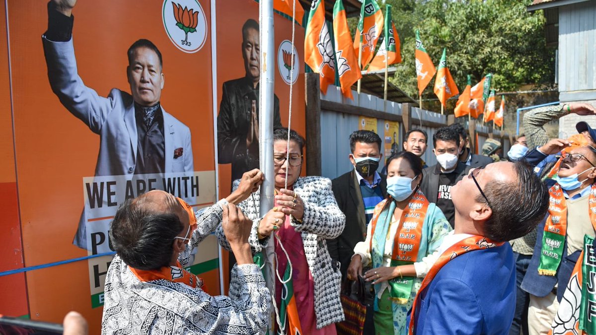 AShardaDevi's tweet photo. Attending the flag hoisting ceremony of @BJP4Manipur candidate from Tengnoupal Shri @Letpao_Haokip at the border town of Moreh.

I thank the people of Moreh/Tengnoupal for their support for Shri Haokip and wish him all the best for the coming election.

#BJP4Manipur #BJPAgain https://t.co/yk5fIrIaFh