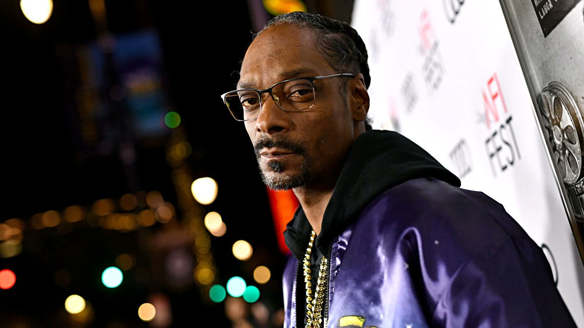 FinancialChanne's tweet image. #IssuesMatter Music News: Snoop Dogg Is Back On Death Row Records, But As It's Owner: issuematter.com/snoop-dogg-is-…