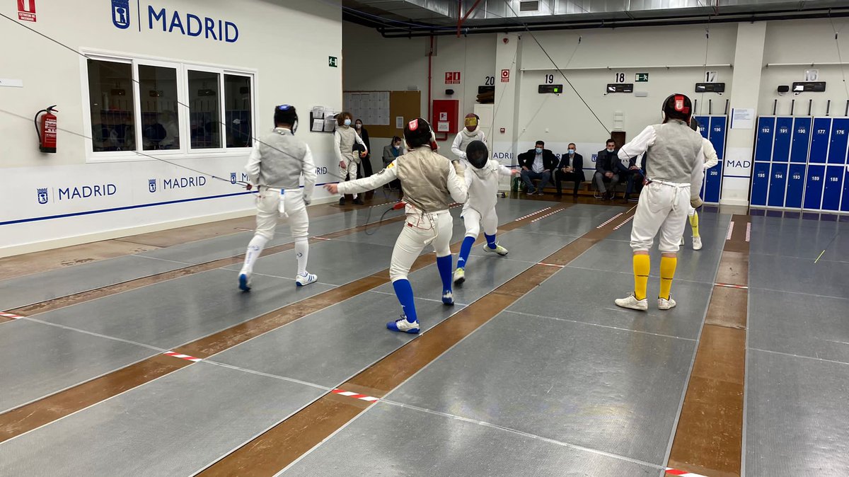 Soriano_Alcalde's tweet photo. 🤺El esgrima tomareño también triunfa en España.

La escuela de @Tomares_es, @Sevillaesgrima, se clasificó 3ª para el Campeonato Nacional.

👏🏻Los 4 tiradores tomareños, Leon Hergueta, Manuel Gutiérrez, David Keith y Pablo Bretón, lo consiguieron el pasado sábado en Madrid. https://t.co/WX1P78eIGE