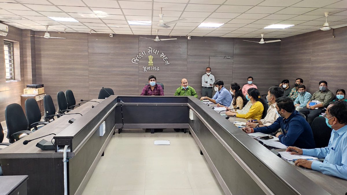 collectorjunag's tweet photo. આજરોજ પ્રાંત અધિકારીશ્રીઓ,મામલતદારશ્રીઓ તેમજ રેવન્યુ સ્ટાફ સાથે રીવ્યુ બેઠક યોજી.જેમાં બાકી નોંધો,RFMS,iRCMS,CM Dashboard,ખેડૂત ખાતેદાર,#pinkcard,#Greycard(વડીલ સ્વાભિમાન યોજના),જમીનના બાકી પ્રકરણો જેવા મુદ્દાઓ પર ચર્ચા વિચારણા કરી જરૂરી સૂચનો આપ્યા.
@CMOGuj @pkumarias https://t.co/nwEOlBCmH3