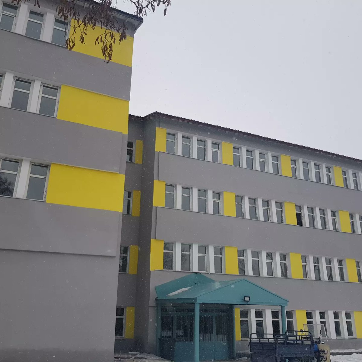 Pasinlerortaok2's tweet photo. İl Milli Eğitim müdürüz öncülüğünde tüm katkı sağlayanlara pasinler ailesi adına teşekkür ederim Okulumuz güçlendirme sonrası yeni yüzüyle #erzurummem #salihkaygusuzmeb #mempasinler #recaiakcil_ https://t.co/3P8UEXltlB