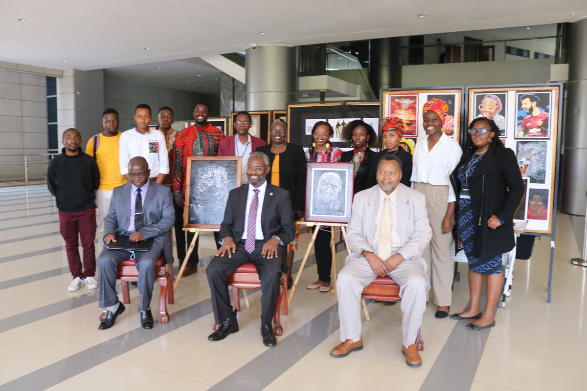uonbi's tweet photo. #Afrikavisualdesign #visualdesignconference Prof. Stephen Kiama, Prof. Rukwaro and Arch. Imbamba with exhibitors at the Visual Design Conference 2022 https://t.co/ymFL1iRV7E