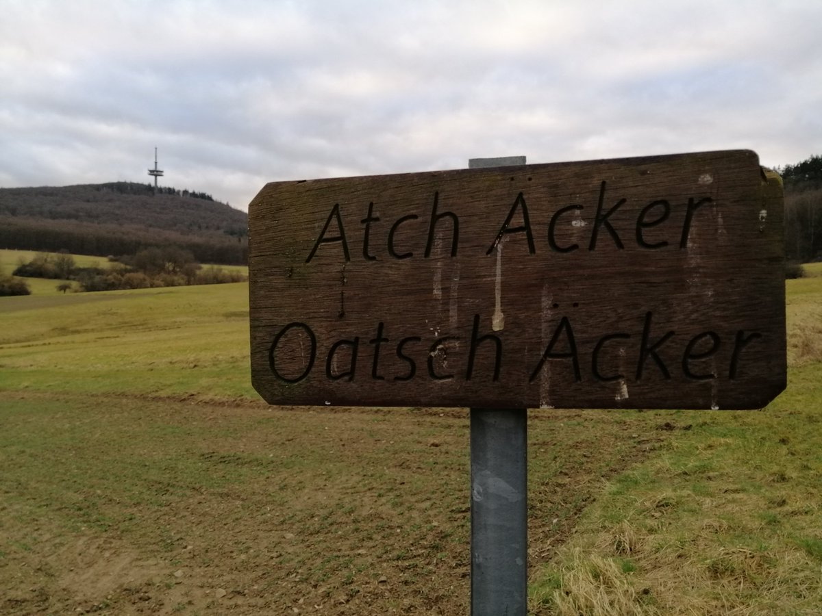 #Dialekt #Hochdeutsch #Mittelhessen #Biebertal #Krumbach #Atch #Oatsch : Auf einem Flurnamensschild gesehen. Was heißt Atch oder Oatsch? Eigenname oder Gegenstand?