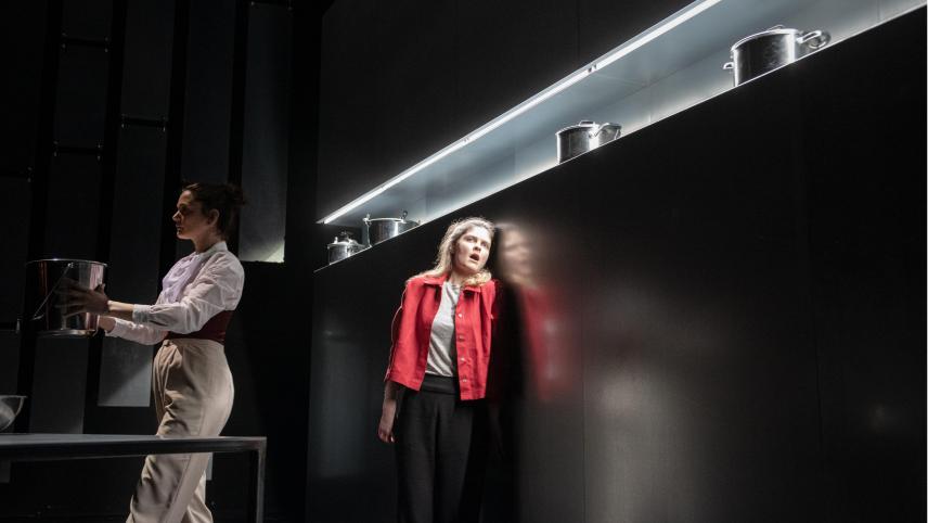 Le cri cathartique d’Elisabeth Woronoff : expérience troublante, « Skrik » vous immerge dans le cerveau d’une femme alors que resurgit le souvenir du viol dont elle fut victime enfant <a href="/Ancre_Charleroi/">L'Ancre Charleroi</a> puis <a href="/TheatreNational/">Théâtre National Wallonie-Bruxelles</a> 
lesoir.be/422928/article…