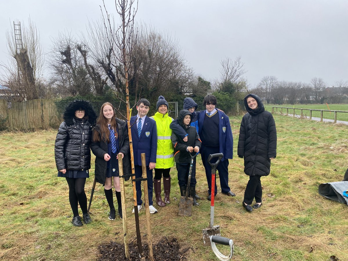HodgsonAcademy's tweet photo. Today is Arbor Day (a day to celebrate Arboriculture) and to mark this day our Eco Club embraced the challenge to plant a tree close to the bus bays, an area recently left to grow wild to encourage a wider variety of plant and animal species living in the school grounds. https://t.co/4rEGGe3FQ4