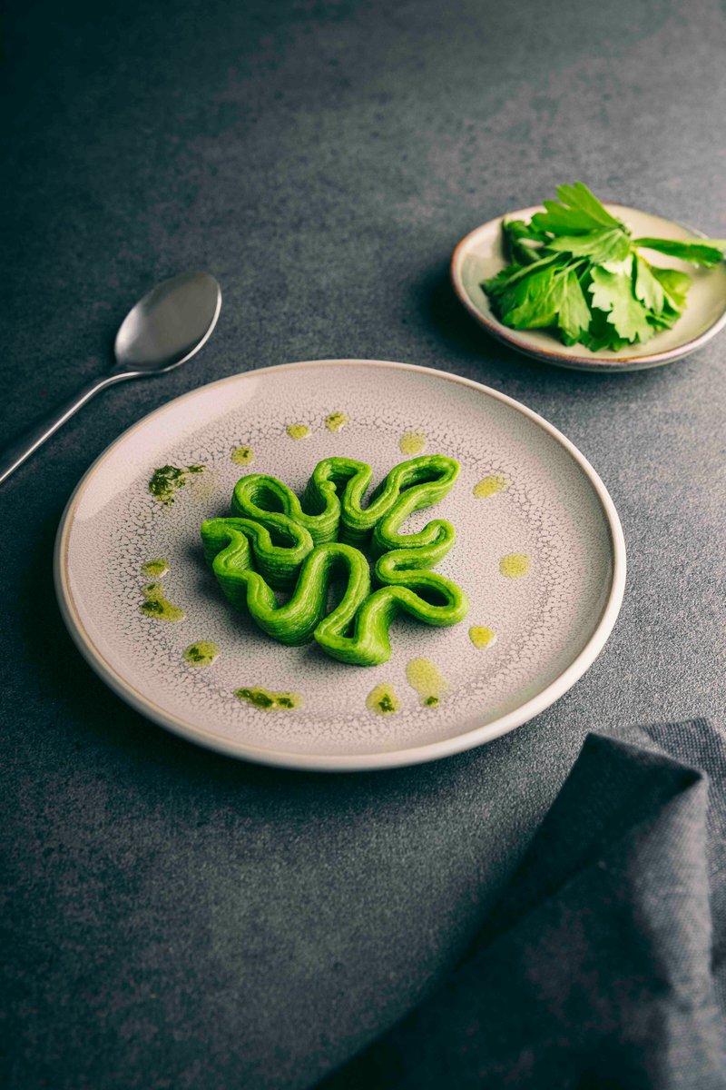 3D print edible materials to create incredible dishes
Visit felixfood.nl for more
#felixfoodprinter #3Dfoodprinting #edibleprinting #horeca #foodtechnology