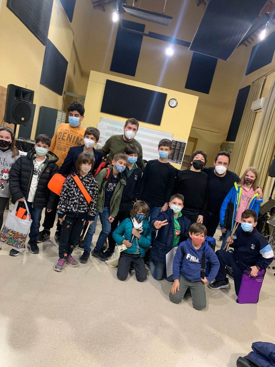 ECMMVilanova's tweet photo. Foto de família de l'aula de percussió després de la seva audició de #setmanaverda. Quina quinta més maca! Enhorabona @ivanherranz i @pau_munta per la feina feta! https://t.co/OVfLz4SCKS