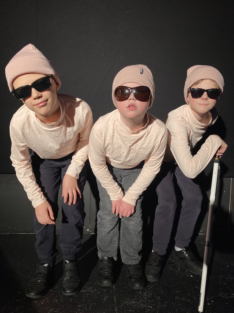 LatPrepEnglish's tweet photo. Throw in some nasty aunts, a peach tree, some worms and insects, a boy called James @LatymerPrep and what have you got? Marvellous things! Marvellous things! Congrats to Y5 in their staging of JATGP @roald_dahl @roalddahlmuseum https://t.co/HXoh9MbMG8