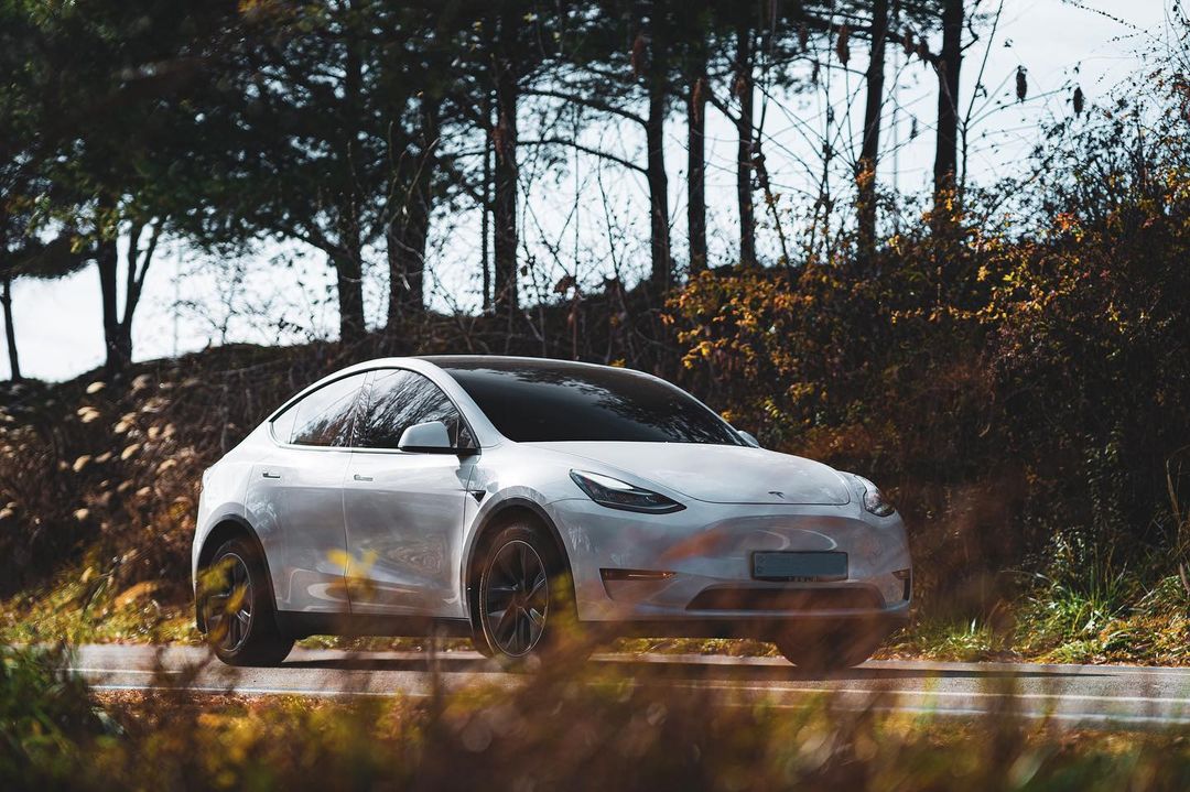 driveatesla's tweet photo. La magie du Model Y de Tesla 🤩

Le petit frère de la Model X en surprend plus d’un, l’essayer c’est l’adopter.

Venez vite réserver une journée ou un weekend avec le futur de la conduite sur https://t.co/sR98Zt2epK !

📷 @crusen_m https://t.co/weZxobq7CL